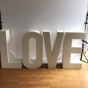Love Buchstaben 90 cm hoch zu vermieten