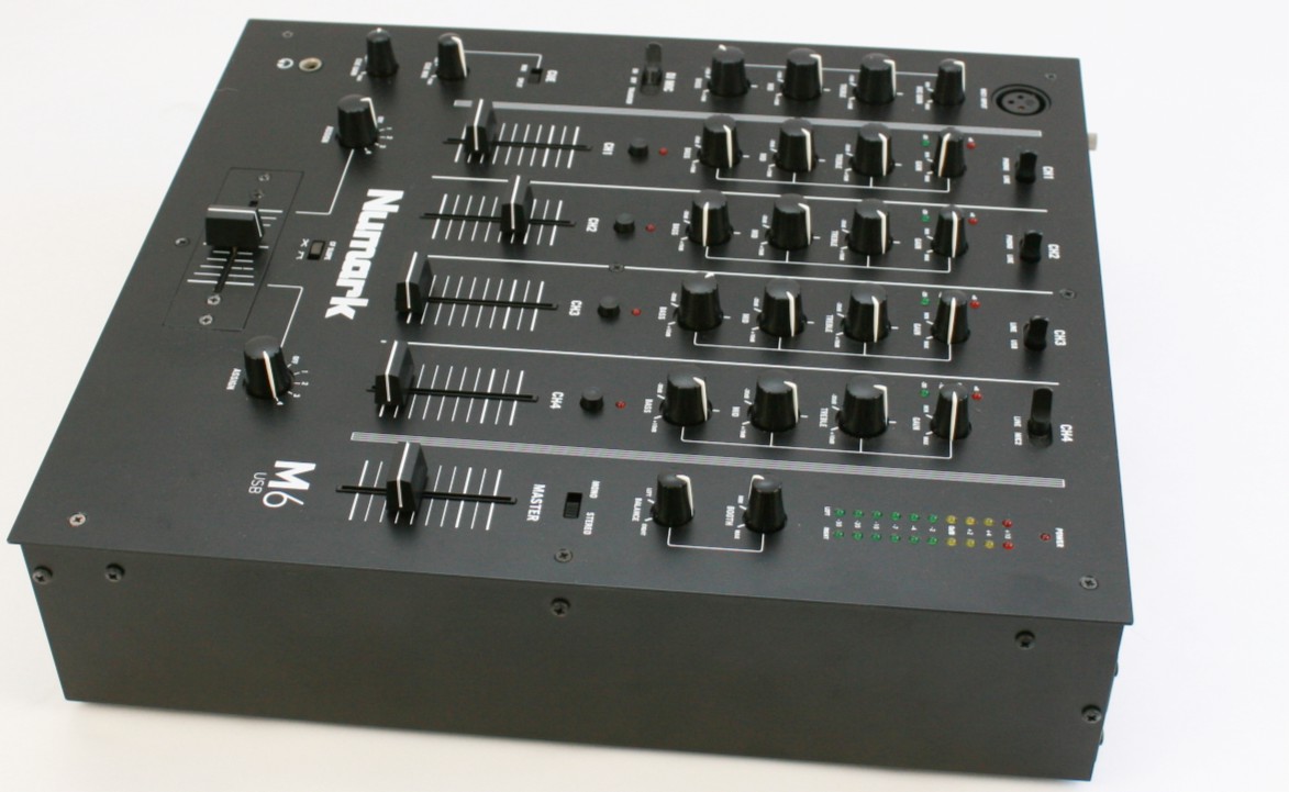 DJ-Mixer Numark M6 USB zu vermieten – Bild 4