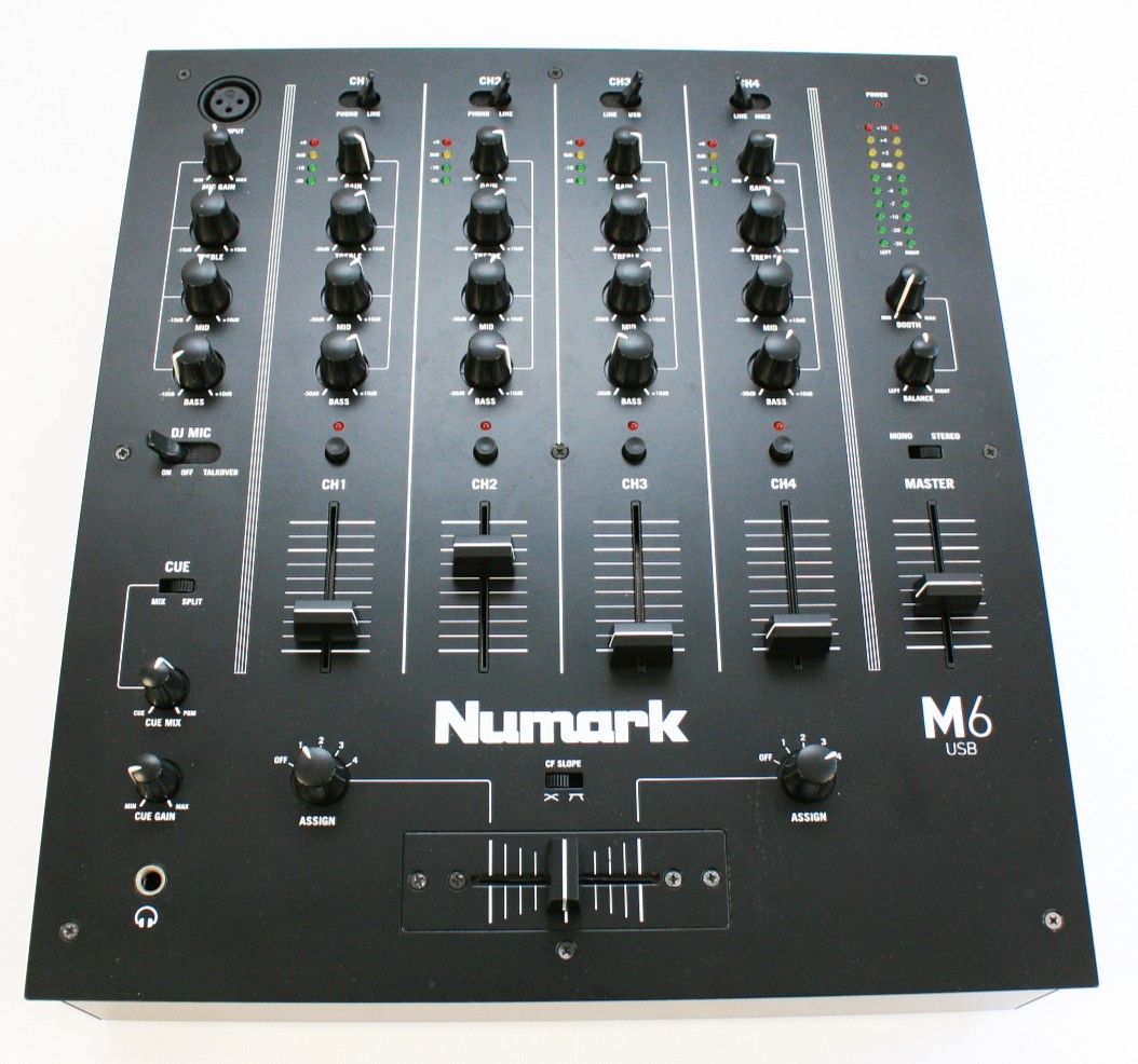 DJ-Mixer Numark M6 USB zu vermieten